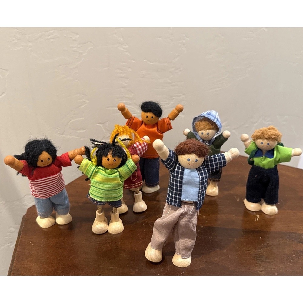 PlanToys Wooden Dollhouse Figures Lot of 7 Family Dolls Made in Thailand